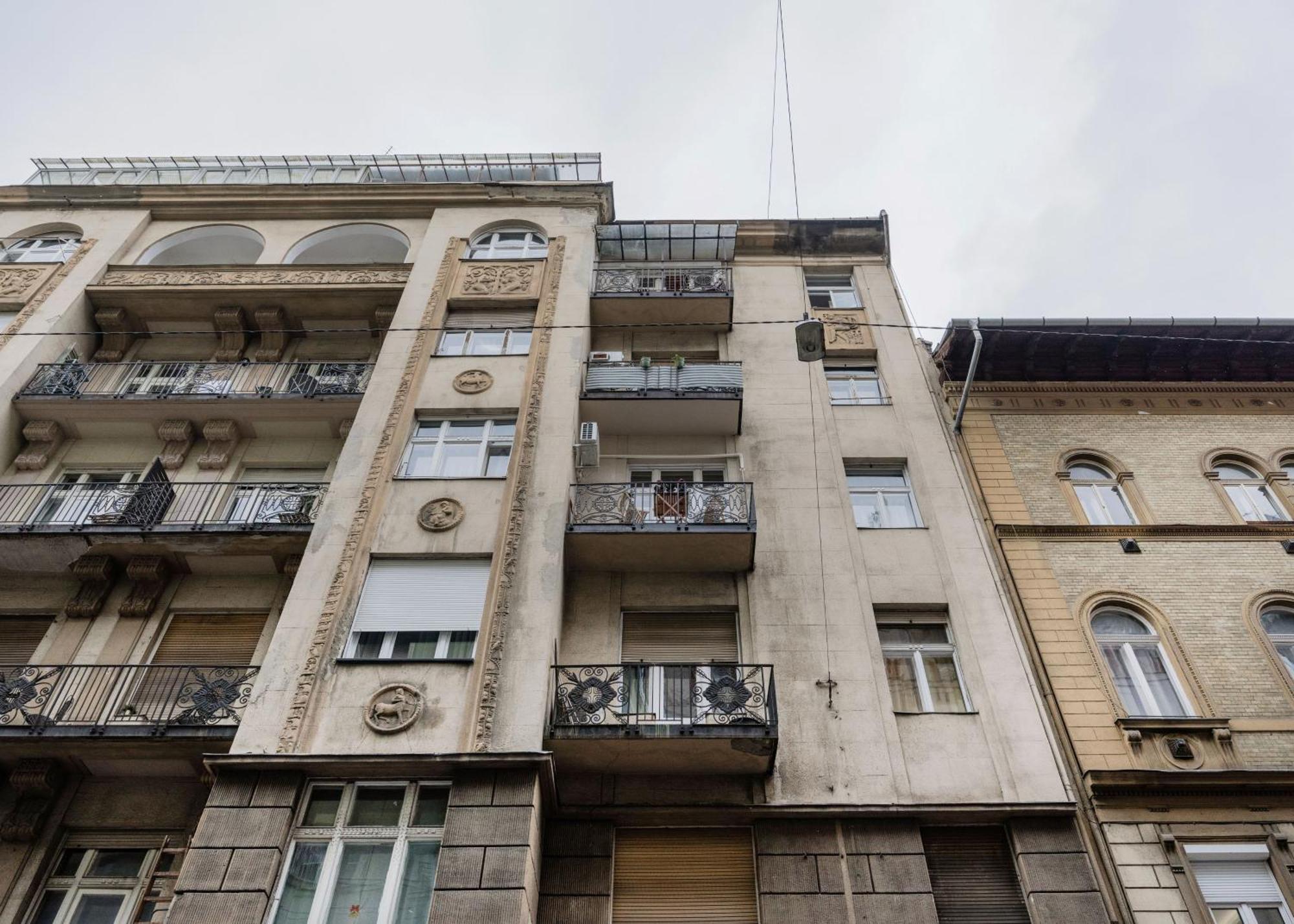 Central Charm In Budapest'S Bustling 7Th District — Photos 1